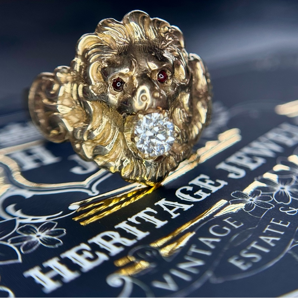 Antique Victorian Lion Ring featuring a Old European Cut Diamond 14k Yellow Gold - Picture 12 of 16